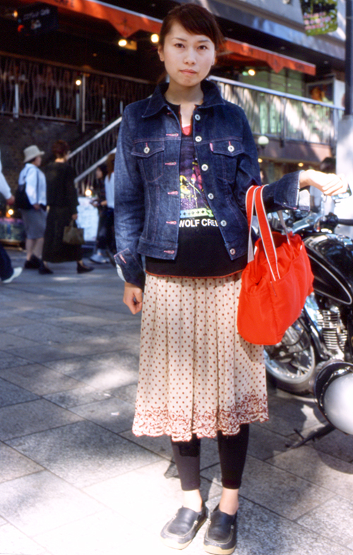 00242 19歳 女性 専門学校2年生（美容）