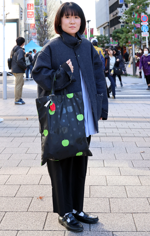 09815 23歳 女性 営業