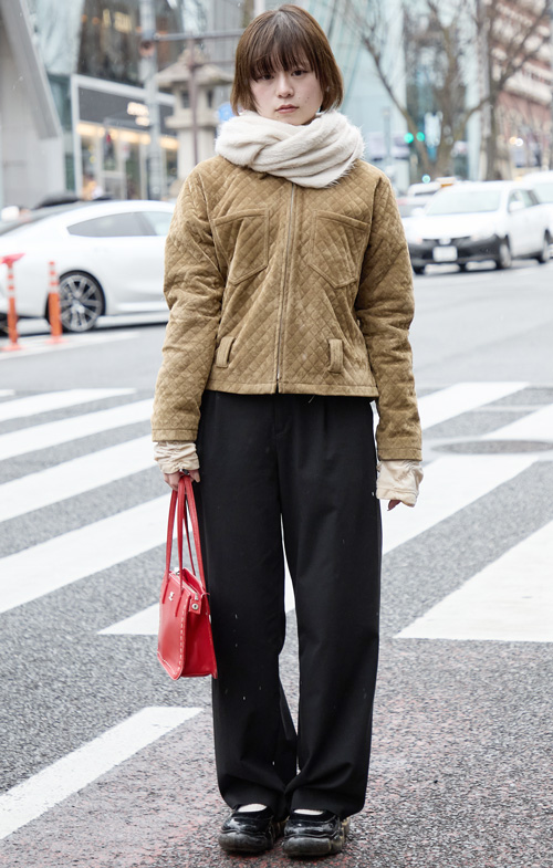 09832 23歳 女性 会社員　エンジニア