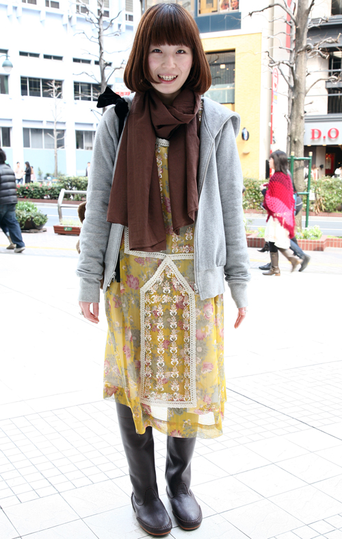 02743 22歳 女性 会社員(金融)