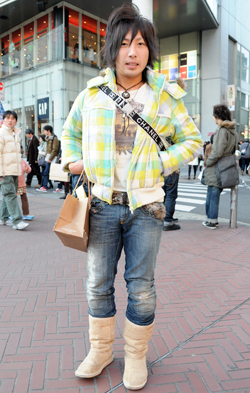 03238 22歳 男性 会社員（小売業）