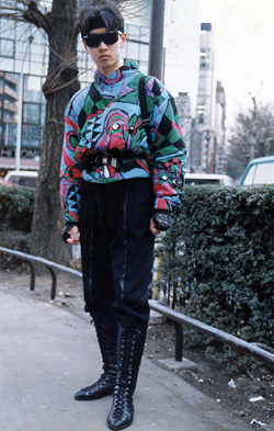 int068_h02 19歳 男性 会社員