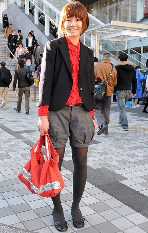 03966 19歳 女性 大学2年生（外国語）