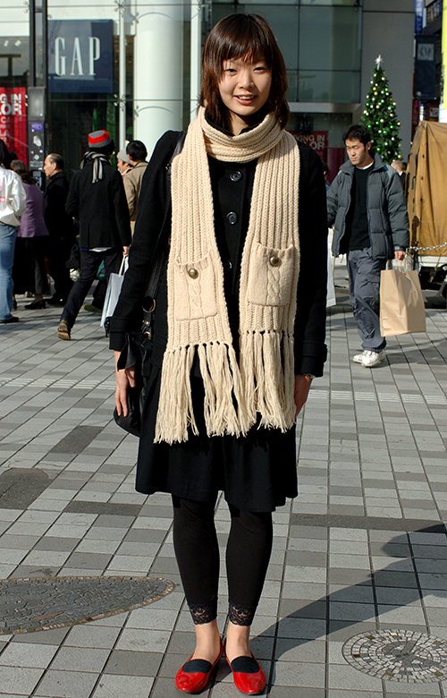 01775 20歳 女性 大学2年生（経済）