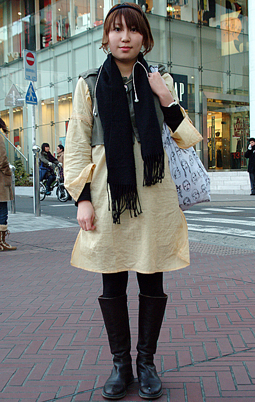 01801 20歳 女性 フリーター（クレープ屋）