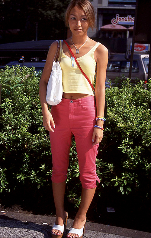 01868 21歳 女性 会社員（事務）