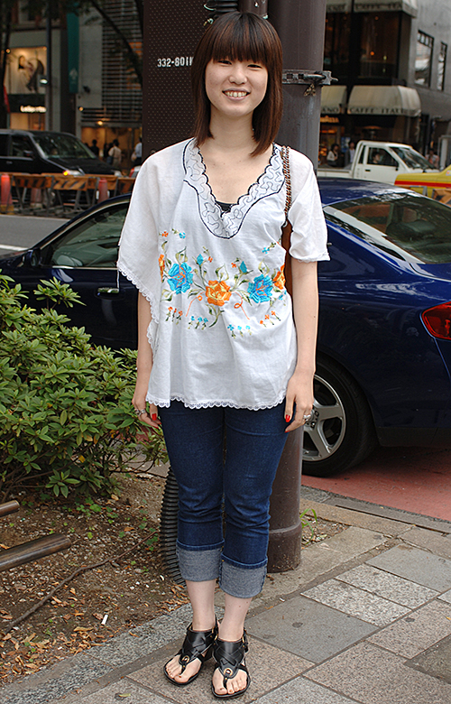 02048 22歳 女性 フリーター