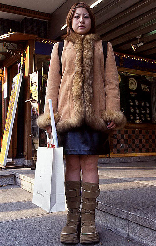 02071 21歳 女性 フリーター（販売）