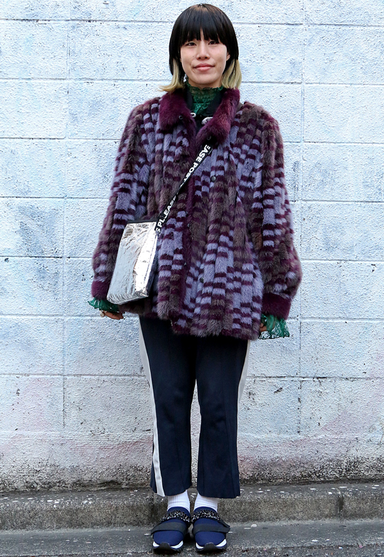 07090 26歳 女性 代理店