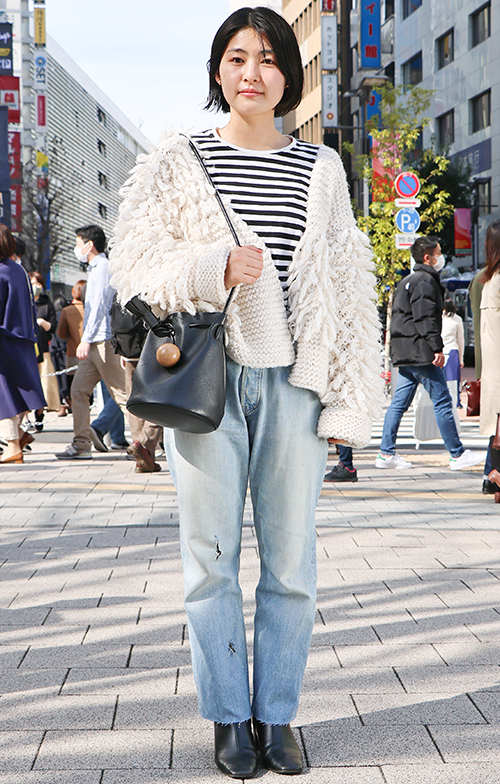 08221 28歳 女性 デザイナー