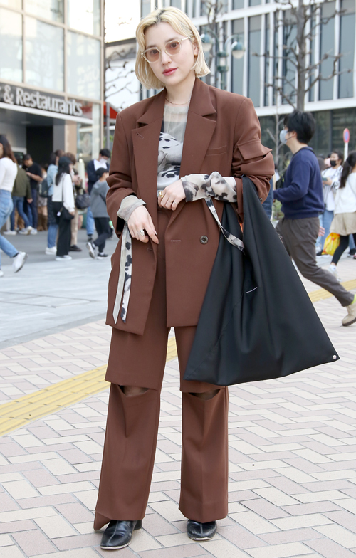 08831 27歳 女性 フリーランス（ジュエリー販売／レタッチャー）