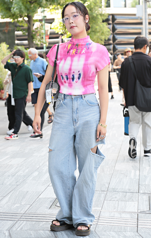 09300 20歳 女性 -