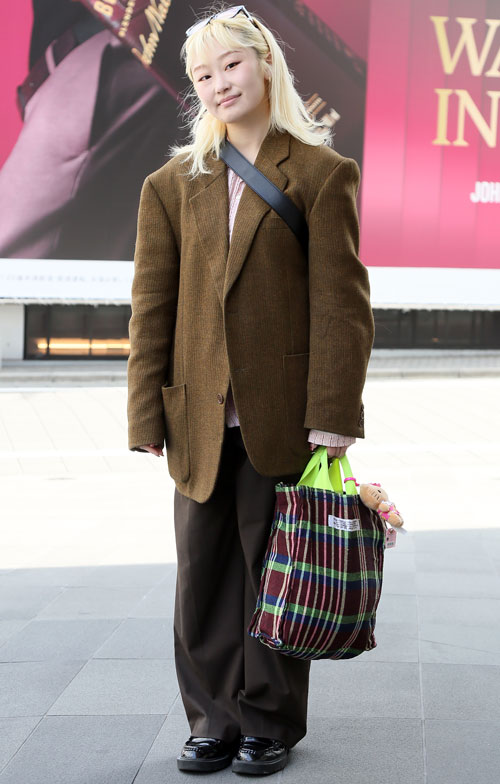 09534 23歳 女性 スタイリストアシスタント