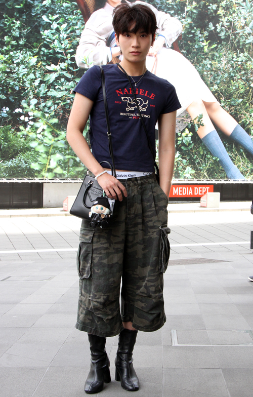 09601 24歳 男性 俳優