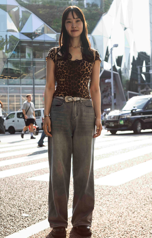 09635 24歳 女性 公務員(小学校教員)