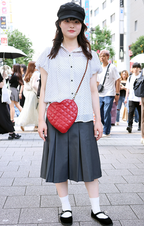 09653 20歳 女性 公務員(事務)