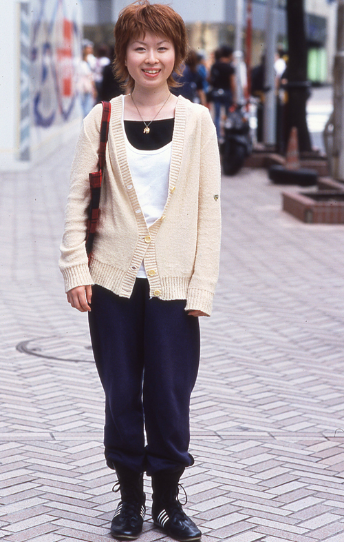 00736 19歳 女性 専門学校1年生（ファッションビジネス）