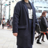 定点観測,ストリートファッション,ストリートスナップ,ファッションスナップ,across,アクロス,ソックス,靴下,カラー,ポイント,柄,カラフル,コート,ネイビー
