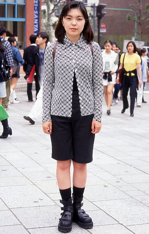 06364 20歳 女性 保母