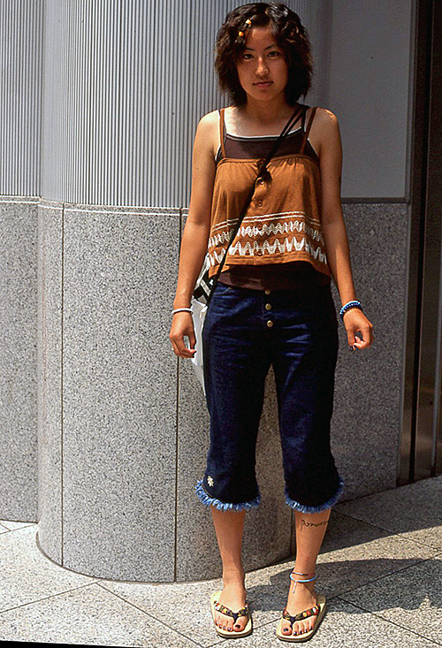 int200 16歳 女性 高校2年生