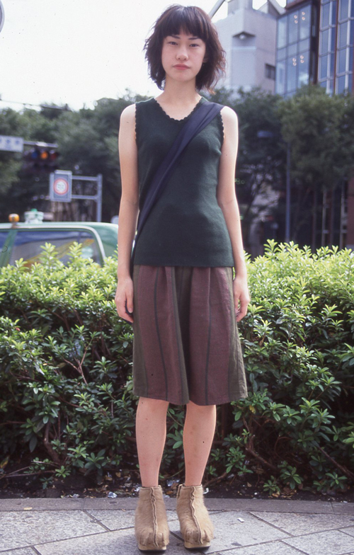 int214 20歳 女性 大学生