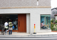 ストリートファッション,ストリートスナップ,ファッションスナップ,across,アクロス,ファッション,パルコ,PARCO,uneclef,ユヌクレ,豪徳寺,パン,人気,ローカル,世田谷線,地元,カフェ,ベーカリー,ベーカリーカフェ,個人オーナー,小田急線,下北沢,住宅街,商店街,世田谷