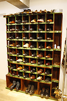 Sullen Tokyo,サレン トウキョウ,ビンテージショップ,セレクトショップ,オリジナル,起業,独立,美容師,古着屋,神南,原宿,裏原宿,ファッション,トラッド,Carol Christian POELL,キャロル・クリスチャン・ポエル,モード系,スモールビジネス,ニュープロダクト,ブランド,プレッピー,ストリート,ワークテイスト,モノトーンコーディネイト,ジョン・ローレンス・サリバン,20代後半,NOM DE GUERRE,DELIKATESSEN,革靴,セットアップスーツ,クラッチバッグ,ミックス,アパレル関係,スタイリスト,クチコミ,フリーランス,ネットワーク,SNS,人脈,若手オーナー,