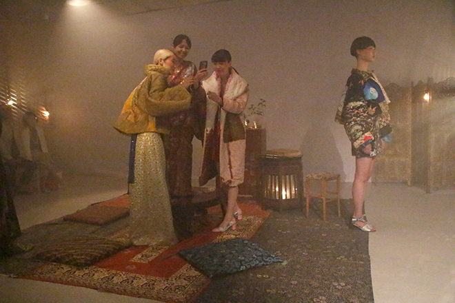 ACROSS,streetfashionmarketing,street,fashion,culture,ストリートファッションマーケティング,カルチャー,オーガニック,日常,団塊ジュニア世代,CPK,ギャラリー,日本コパック,COPACK,デザイン,ハンガー,什器,洋服,トルソー,山崎健太郎,古川孝一,服,服と暮らす,clookee,服の見せ方,山田哲也,隅田川,浅草橋,ステーショナリー,カタログ,キッチンウエア,生活雑貨,総武線,鉄橋,鉄道,撮り鉄,隅田川テラス,SINASUIEN,企画展,展示,貸ギャラリー,パフォ-マンス,キュレーション,中村俵太,ライフスタイル,木片,上海支社,中国,日本,アパレル,企業文化,柳原由加子,コンセプト,デザイナー,クリエイティブ,自社ブランド,フォルム,工場,ディスプレイ用品,マテリアル,社員,上海コパック,ショールーム,シナスイエン,刺繍作家,映像作品,
モデルルーム,イベント,ワークショップ,ショールーム,人が集まる場所,小松音響研究所,mamoru,サウンドアーティスト