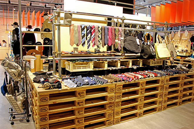 PARCO,パルコ,＆Bridge,アンドブリッジ,大宮,西大宮,埼玉,さいたま市,オフプライス,アウトレット,サスティナブル,SDGs,ワールド,ゴードン・ブラザーズ・ジャパン,エコ,にしおおみやファッションモール,持続可能,ラグタグ,RAGTAG,ファッション,サスティナビリティ,再循環,Eペーパー,リサイクル,リユース,ブランド,オフプライスストア,余剰在庫,バイイング