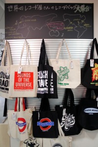 HMV record shop ,HMV ,HMV渋谷 ,HMVレコードショップ , 渋谷 ,  宇田川町 , レコード , アナログ , 音楽 ,７インチ,ローソンHMVエンタテインメント , HMV EXCLUSIVE , HMV SINGLE CLUB , 渋谷系 , シブヤ系,アナログプレイヤー, 配信 , LP , シングル盤 , オーディオ , カセットテープ , カルチャー , レコードショップ, MURO ,DJ , コレクター, マニア, クラブ, イベント,コミュニティ,レコードストアデイ, record store day,エンタテインメント,ライブ,インストアイベント, 竹野智博, ポップス,クラブカルチャー , 中高年, ライト層, 音楽体験 , ソーシャルメディア