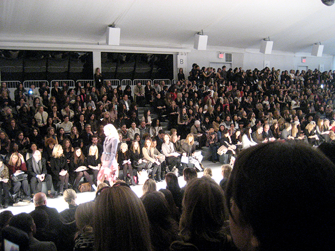 NY,NYC,New York,ニューヨーク, ひと, 都市, コード, 都市論, コード論, 自転車, 主役, 街, イノベーション, 開発, 都市回帰, マンハッタン,ブルックリン, シェア, Yoshi, fashion,NYFW,ニューヨーク,ファッションウィーク,コレクション,NYコレクション,ファッションショー,ランウェイショー,ベニュー,テント,アイコン,ショー,会場,パーク,自由,ビジネス,バックステージ,2017SS